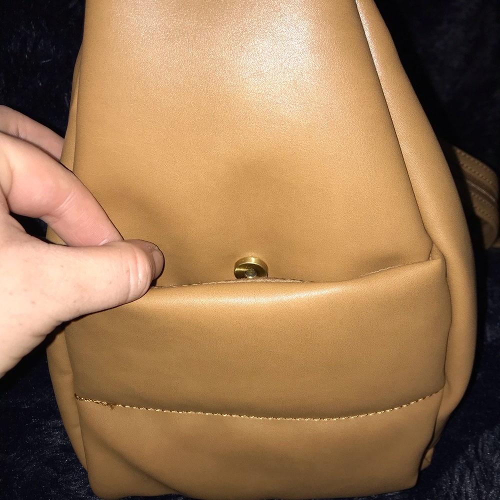 NWOT!!!! Tan/Camel Sling Backpack 🎒 - Picture 7 of 9